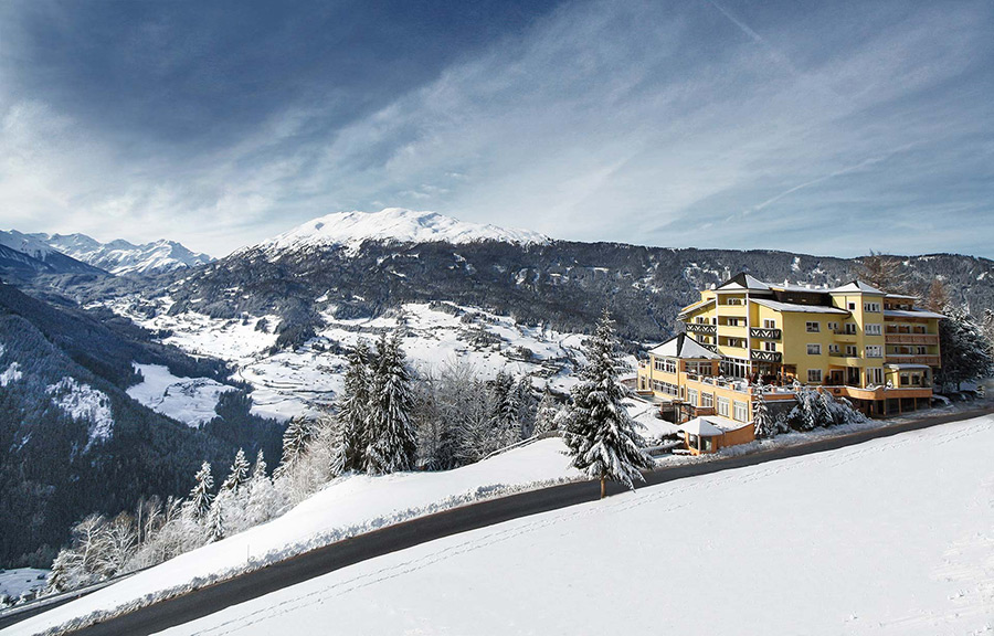 Hotel Aussenansicht Winter