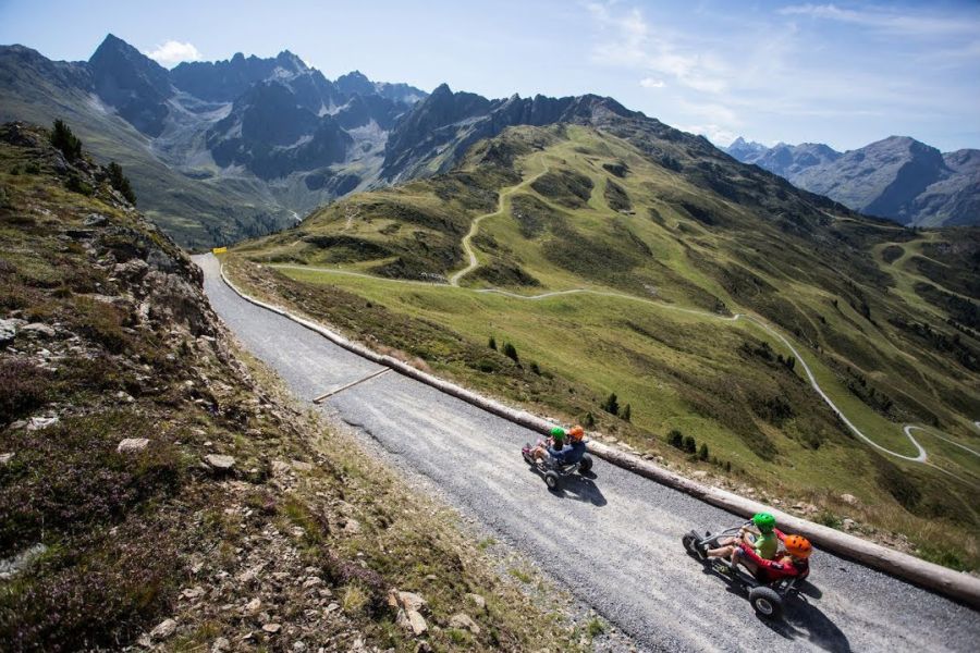 chariots en pin suisse