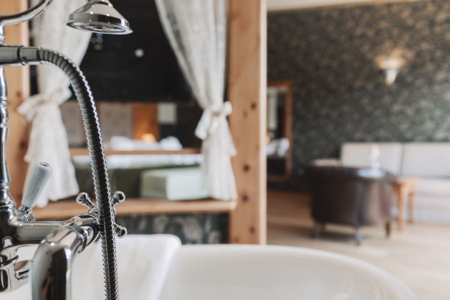 Junior suite apartment with bathtub (detailed view)