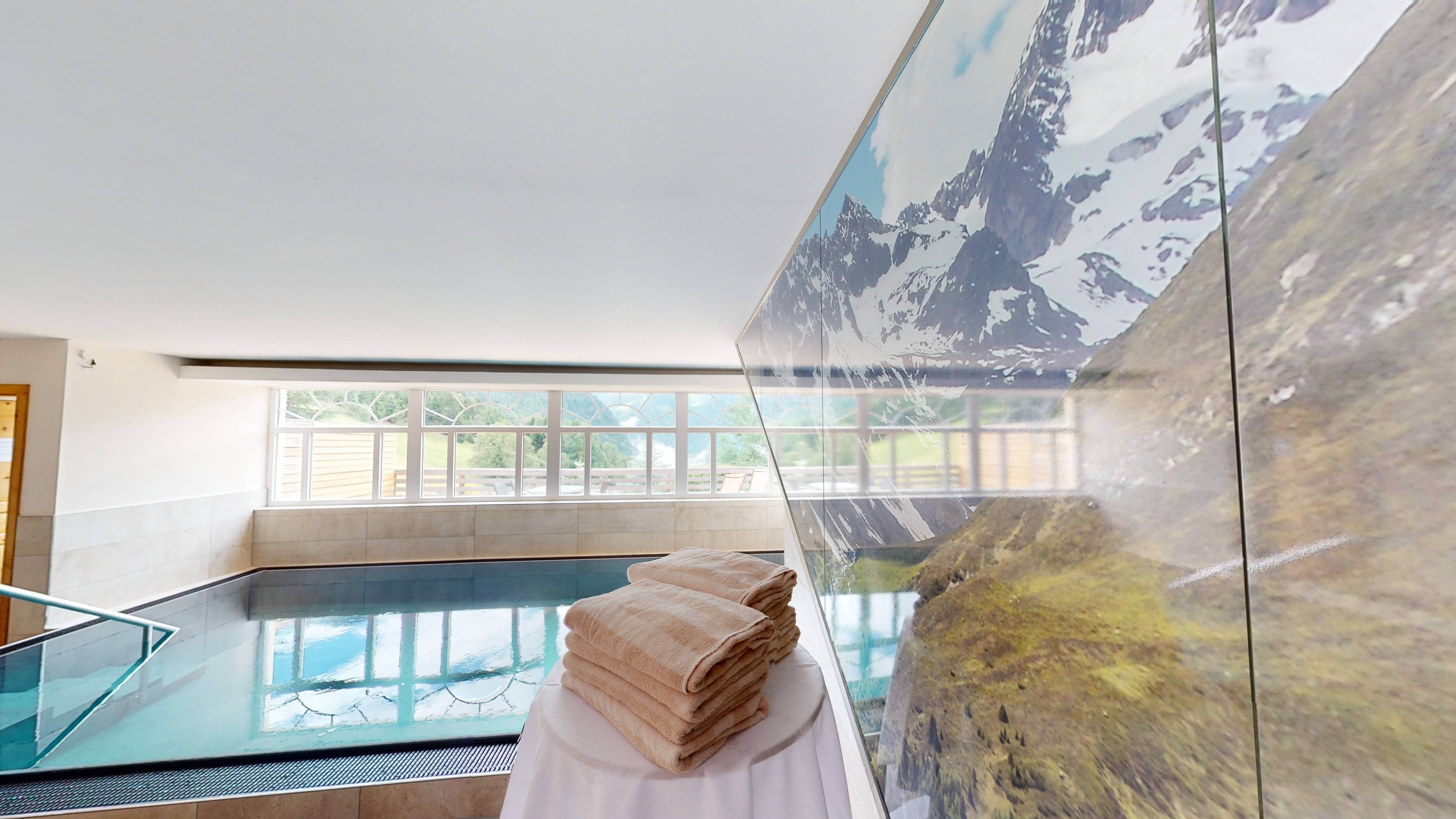 Innenpool im Hotel